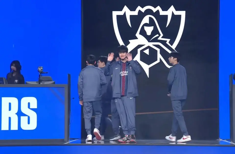 他们的AD, 首个为UZ